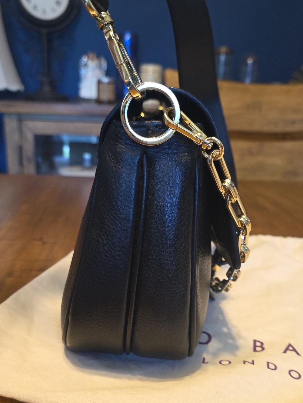 Ted Baker Jjolie Black Leather Crossbody Bag with Gold Chain With Dust Bag - Picture 5 of 16